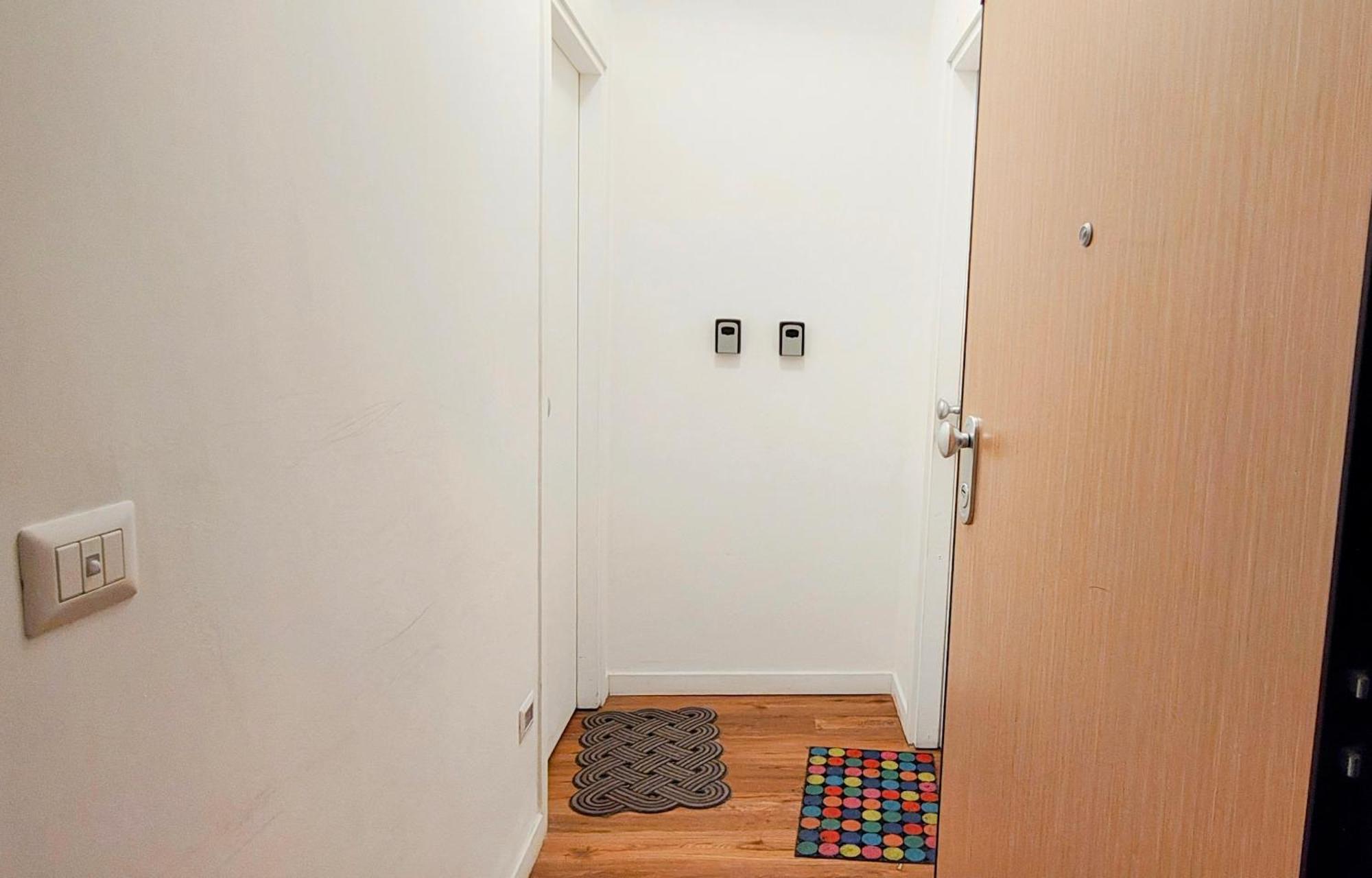 Central Suite Apartment Бари Экстерьер фото