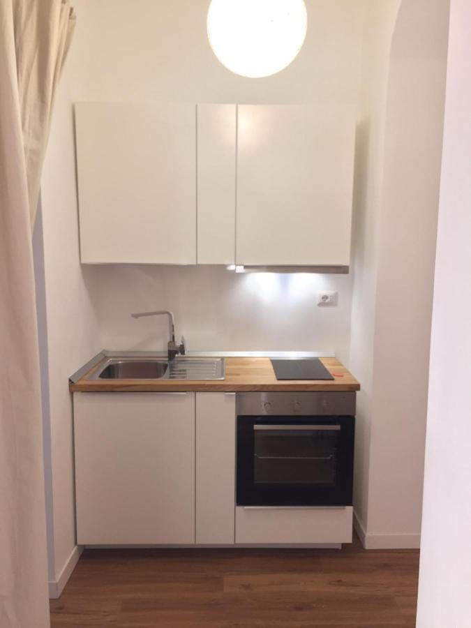 Central Suite Apartment Бари Экстерьер фото