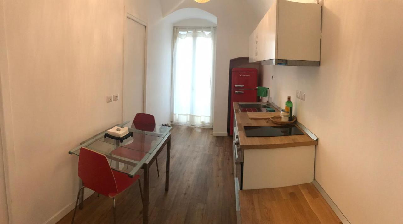 Central Suite Apartment Бари Экстерьер фото